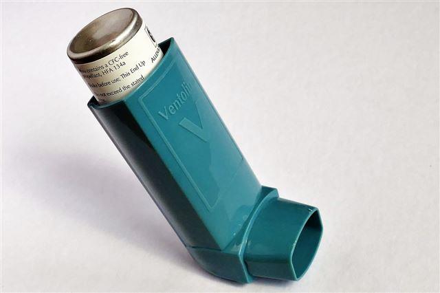 哮喘病人气雾剂吸入疗法 